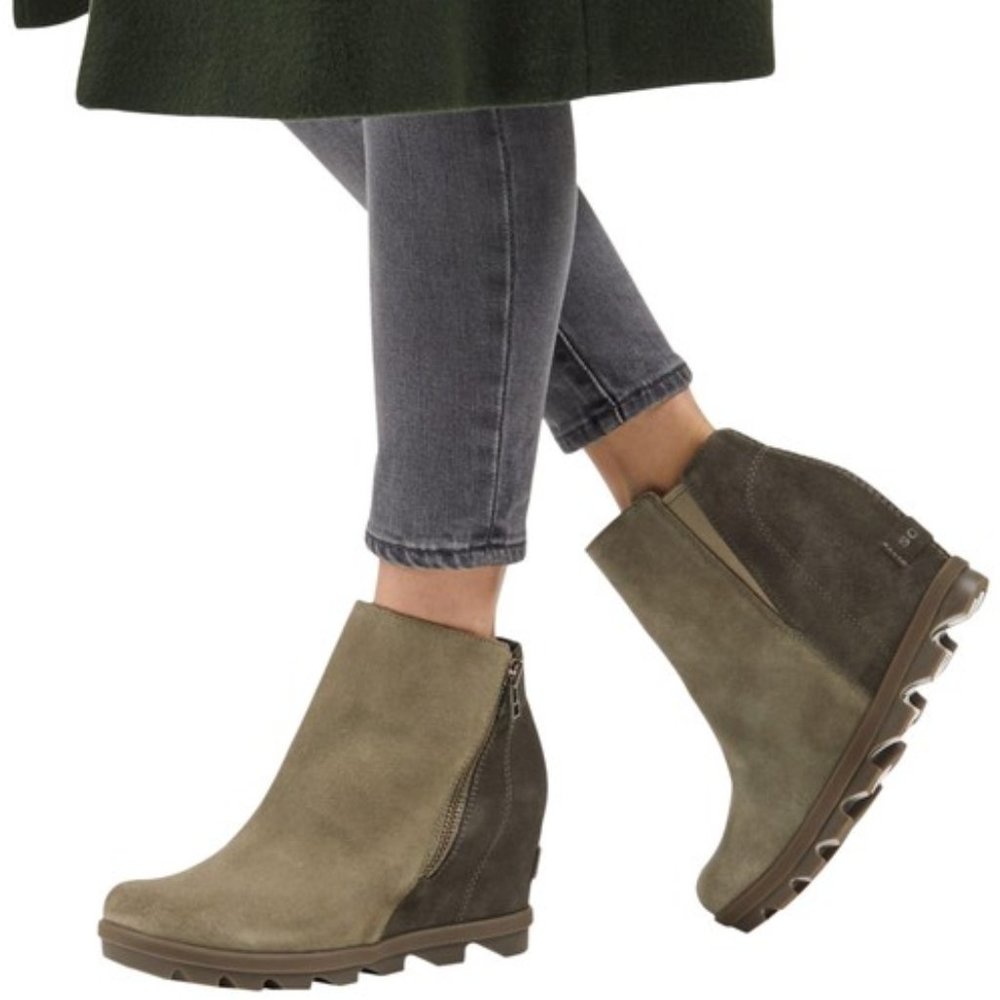 Womens Joan of Arctic™ Wedge II Zip Bootie